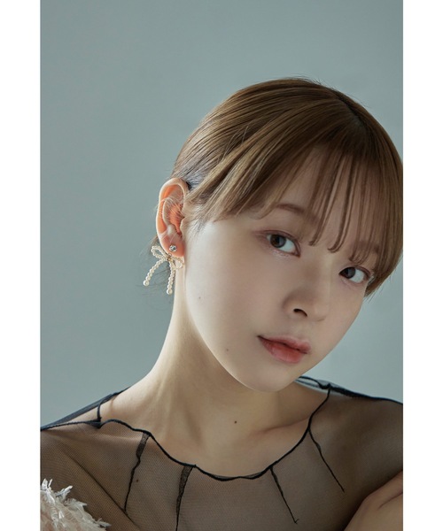 niana(ニアナ)の「ビジューパールリボンピアス 大人 結婚式 お呼ばれ オケージョン 華やか 上品 可愛い 普段使い(ピアス(両耳用)・レディース・オフホワイト・FREE)」の3枚目の写真