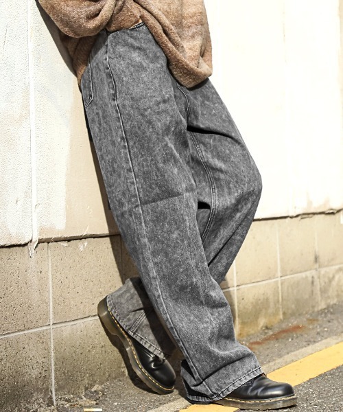LUXSTYLE（ラグスタイル）の「オーバーダイワイドストレートデニムパンツ（デニムパンツ・メンズ・ブラック/ブラック系その他/ブルー・M/L）」の2枚目の写真