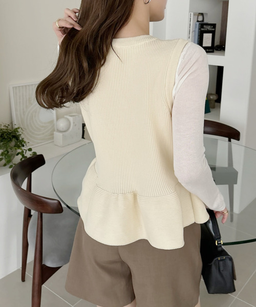 Eclat one（エクラワン）の「【Eclat one】ゴールドボタン ニット ショートペプラム ベスト（ベスト・レディース・ピンク/アイボリー/ブラック・FREE）」の15枚目の写真