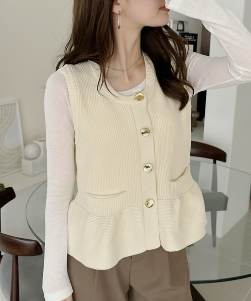 Eclat one（エクラワン）の「【Eclat one】ゴールドボタン ニット ショートペプラム ベスト（ベスト・レディース・ピンク/アイボリー/ブラック・FREE）」の17枚目の写真