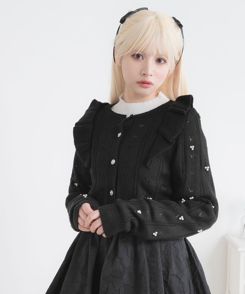DearMyLoveRose(ディアマイラブローズ)の「ビジューボタンフリルカーディガン(カーディガン/ボレロ・レディース・オフホワイト/ベビーピンク/ブルーグレー/ブラック・LL~3L/L~LL/M-L)」の1枚目の写真