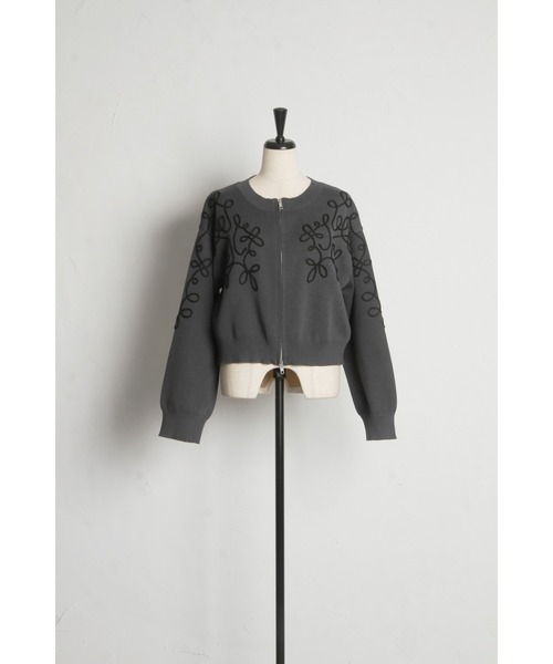 &. NOSTALGIA（アンドドットノスタルジア）の「【ZOZO限定】コード刺繍Wジップニットカーデ（カーディガン/ボレロ・レディース・ブラック/アイボリー/チャコールグレー/ベージュ/ピンク・M）」の6枚目の写真