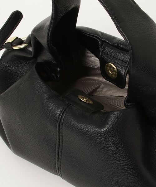 HIKA（ヒカ）の「【HIKA】フェイクレザーハンドショルダーBAG（ショルダーバッグ・レディース・ブラック・FREE）」の4枚目の写真