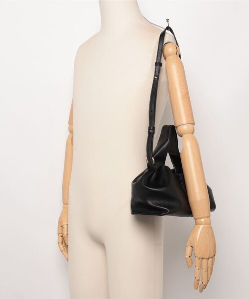 HIKA（ヒカ）の「【HIKA】フェイクレザーハンドショルダーBAG（ショルダーバッグ・レディース・ブラック・FREE）」の5枚目の写真