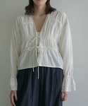 anuke（アンヌーク）の「anuke Vneck Lace Blouse Vネックレース