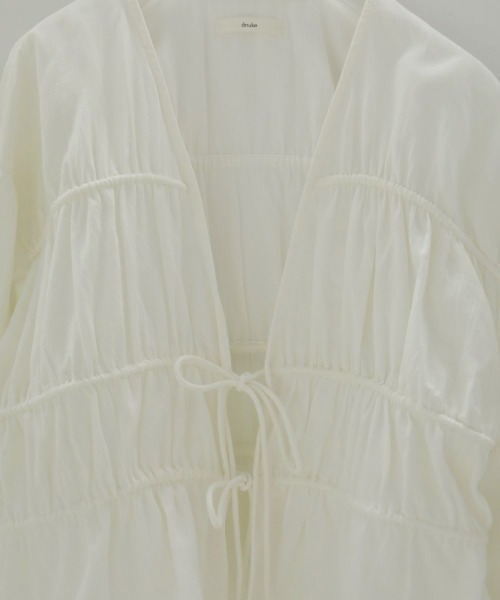anuke（アンヌーク）の「anuke Vneck Lace Blouse Vネックレース
