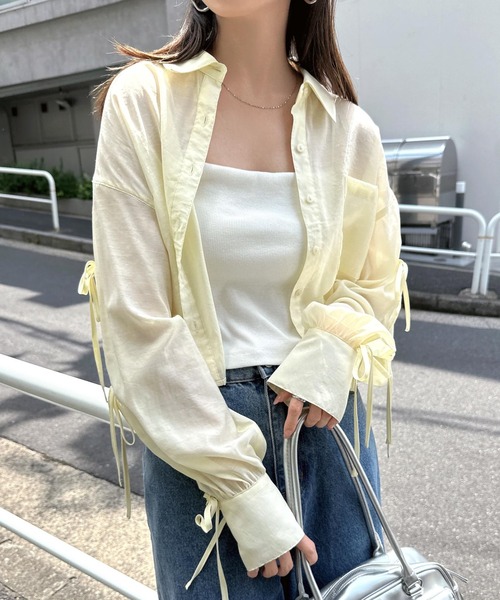 Freesia by andme(フリージアバイアンドミー)の「シアー袖スリットリボンショート丈シャツブラウス(シャツ/ブラウス・レディース・イエロー/ベージュ/ブラック/アイボリー/ライトピンク・M)」の4枚目の写真