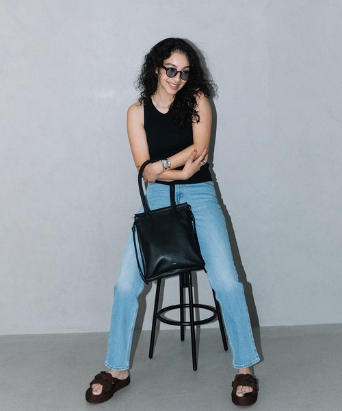 Beau're(ヴュレ)の「BEAURE ヴュレ カウレザー 2レイヤー トート(トートバッグ・レディース・ライトブルー/ブラック/ブラウン/アイボリー・FREE)」の19枚目の写真