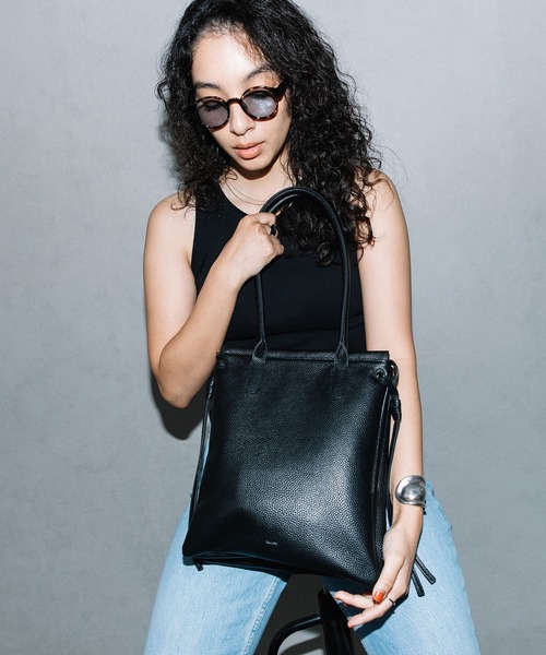 Beau're(ヴュレ)の「BEAURE ヴュレ カウレザー 2レイヤー トート(トートバッグ・レディース・ライトブルー/ブラック/ブラウン/アイボリー・FREE)」の17枚目の写真