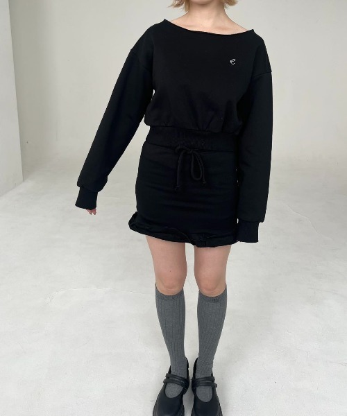 hugi(ハギ)の「FRILL SKIRT SET UP/フリルスカートセットアップ(セットアップ・レディース・ブラック/グレー・FREE)」の4枚目の写真