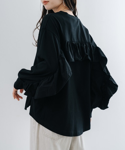 refinedworks（リファインドワークス）の「【refinedworks】甘すぎない フリル デザイン が 魅力的な カットソー ！（Tシャツ/カットソー・レディース・ブラック/オフホワイト・FREE）」の2枚目の写真