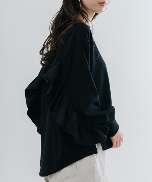 refinedworks（リファインドワークス）の「【refinedworks】甘すぎない フリル デザイン が 魅力的な カットソー ！（Tシャツ/カットソー・レディース・ブラック/オフホワイト・FREE）」の3枚目の写真