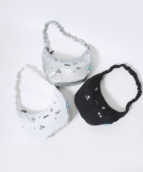 PEANUTS（ピーナッツ）の「FILA×PEANUTS（フィラ ピーナッツ）コラボ SNOOPYスヌーピーくしゅくしゅハンドルショルダーバッグ（ショルダーバッグ・レディース・ホワイト/ブラック/シルバー・FREE）」の19枚目の写真