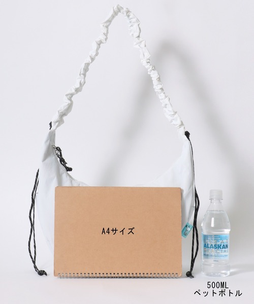 PEANUTS（ピーナッツ）の「FILA×PEANUTS（フィラ ピーナッツ）コラボ SNOOPYスヌーピーくしゅくしゅハンドルショルダーバッグ（ショルダーバッグ・レディース・ホワイト/ブラック/シルバー・FREE）」の16枚目の写真