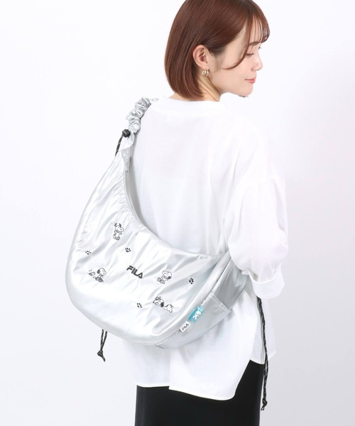 PEANUTS（ピーナッツ）の「FILA×PEANUTS（フィラ ピーナッツ）コラボ SNOOPYスヌーピーくしゅくしゅハンドルショルダーバッグ（ショルダーバッグ・レディース・ホワイト/ブラック/シルバー・FREE）」の7枚目の写真