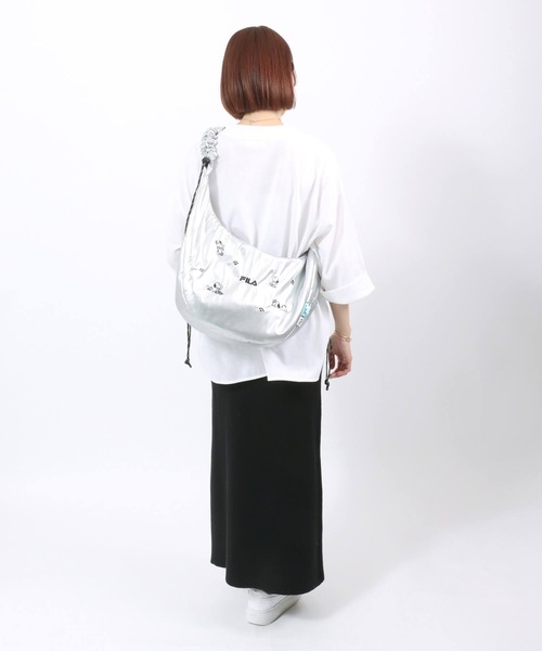 PEANUTS（ピーナッツ）の「FILA×PEANUTS（フィラ ピーナッツ）コラボ SNOOPYスヌーピーくしゅくしゅハンドルショルダーバッグ（ショルダーバッグ・レディース・ホワイト/ブラック/シルバー・FREE）」の8枚目の写真