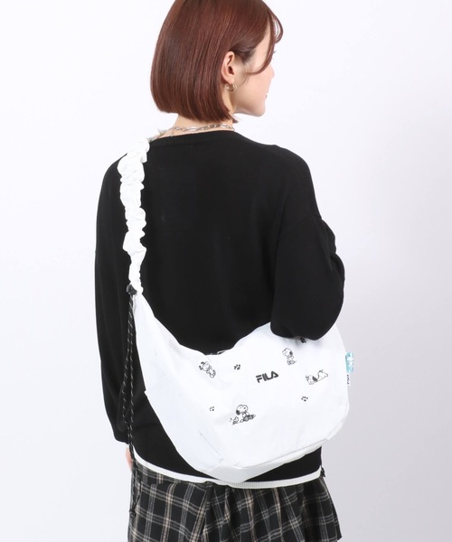 PEANUTS（ピーナッツ）の「FILA×PEANUTS（フィラ ピーナッツ）コラボ SNOOPYスヌーピーくしゅくしゅハンドルショルダーバッグ（ショルダーバッグ・レディース・ホワイト/ブラック/シルバー・FREE）」の21枚目の写真