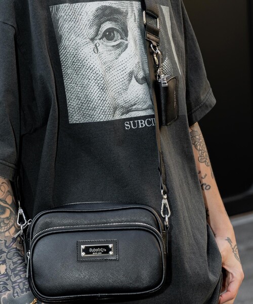Subciety(サブサエティ)の「Multi pocket leather bag(ショルダーバッグ・メンズ・ブラック/レッド・FREE)」の15枚目の写真