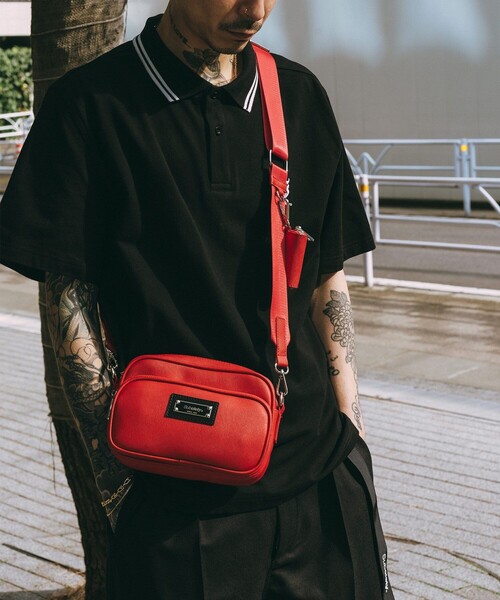 Subciety(サブサエティ)の「Multi pocket leather bag(ショルダーバッグ・メンズ・ブラック/レッド・FREE)」の21枚目の写真