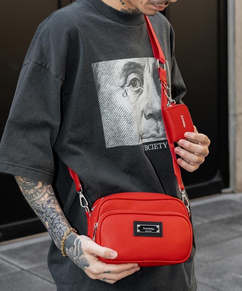 Subciety(サブサエティ)の「Multi pocket leather bag(ショルダーバッグ・メンズ・ブラック/レッド・FREE)」の13枚目の写真
