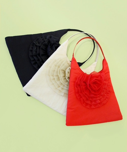 Casselini(キャセリーニ)の「Casselini(キャセリーニ)ビッグフラワーバッグ(ショルダーバッグ・レディース・レッド/アイボリー/ブラック・FREE)」の3枚目の写真