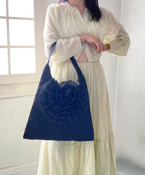 Casselini(キャセリーニ)の「Casselini(キャセリーニ)ビッグフラワーバッグ(ショルダーバッグ・レディース・レッド/アイボリー/ブラック・FREE)」の6枚目の写真