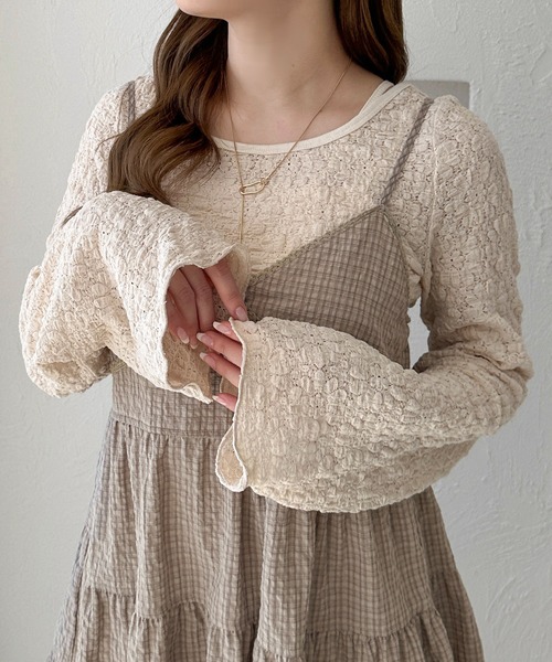 apres jour clair(アプレジュールクレア)の「【apres jour clair】フラワーシアーポコポコトップス【ZOZOTOWN限定アイテム】(Tシャツ/カットソー・レディース・ブラック/アイボリー・X-LARGE/フリー)」の2枚目の写真