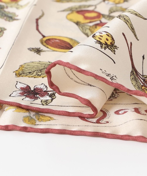 URBAN RESEARCH ROSSO WOMEN（アーバンリサーチ　ロッソ）の「manipuri　65シーズナルフルーツ（バンダナ/スカーフ・レディース・アイボリー/ブルー系その他・-）」の8枚目の写真