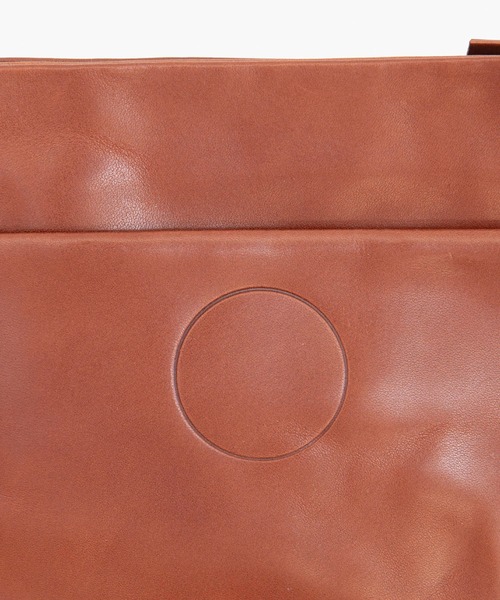 COSMIC WONDER(コズミックワンダー)の「Naturally-tanned leather conductor bag(ショルダーバッグ・レディース・ブラック/ブラウン/ナチュラル・FREE)」の4枚目の写真