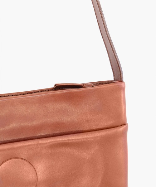 COSMIC WONDER(コズミックワンダー)の「Naturally-tanned leather conductor bag(ショルダーバッグ・レディース・ブラック/ブラウン/ナチュラル・FREE)」の5枚目の写真