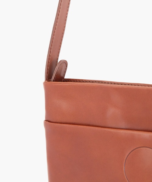 COSMIC WONDER(コズミックワンダー)の「Naturally-tanned leather conductor bag(ショルダーバッグ・レディース・ブラック/ブラウン/ナチュラル・FREE)」の6枚目の写真