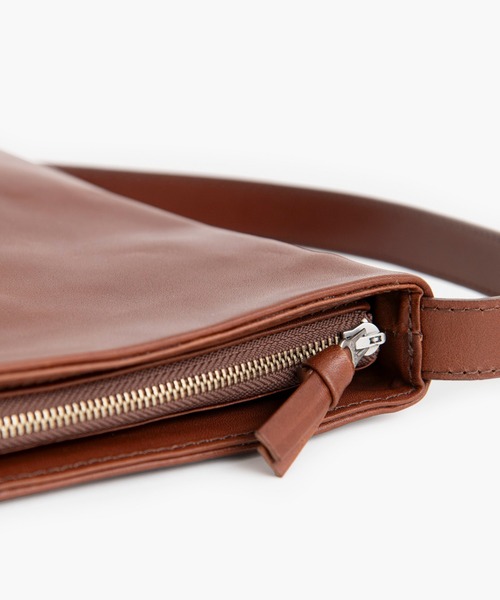 Naturally-tanned leather conductor bag（ショルダーバッグ