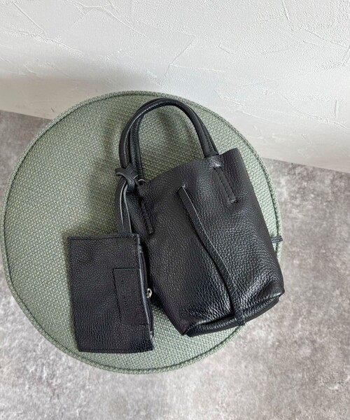 fredy emue（フレディエミュ）の「【MARLON FIRENZE/マーロン フィレンツェ】ストラップ＆ポーチ付きミニトートバッグ（ショルダーバッグ・レディース・アイボリー/ブラック/イエロー・FREE）」の2枚目の写真