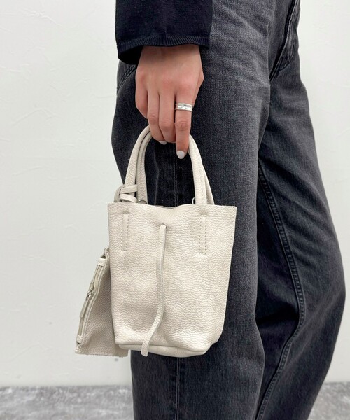 fredy emue（フレディエミュ）の「【MARLON FIRENZE/マーロン フィレンツェ】ストラップ＆ポーチ付きミニトートバッグ（ショルダーバッグ・レディース・アイボリー/ブラック/イエロー・FREE）」の7枚目の写真