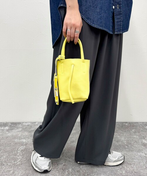 fredy emue（フレディエミュ）の「【MARLON FIRENZE/マーロン フィレンツェ】ストラップ＆ポーチ付きミニトートバッグ（ショルダーバッグ・レディース・アイボリー/ブラック/イエロー・FREE）」の4枚目の写真