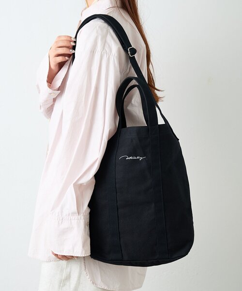 BIRTHDAY BAR(バースデイバー)の「Actually キャンバス2WAYショルダーバッグ(トートバッグ・レディース・ホワイト系その他/ベージュ/ブラック/ライトグレー・0)」の1枚目の写真