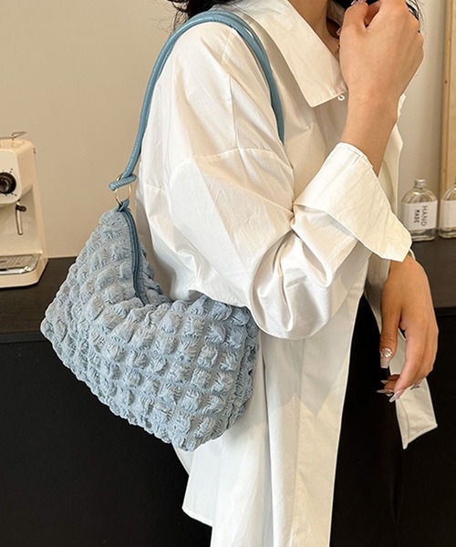 STYLEBLOCK(スタイルブロック)の「ぽこぽこ生地ショルダーバッグ(ショルダーバッグ・レディース・ホワイト/グリーン/ブラウン/パープル/ブラック/ブルー/ピンク・FREE)」の6枚目の写真