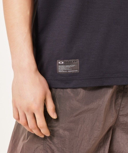 OAKLEY(オークリー)の「OAKLEY Fgl Scratch Tee 5.0(オークリー Fgl スクラッチ ティー 5.0)(Tシャツ/カットソー・メンズ・グリーン系/ブラック系/プラム/ホワイト系・SMALL/MEDIUM/LARGE)」の19枚目の写真