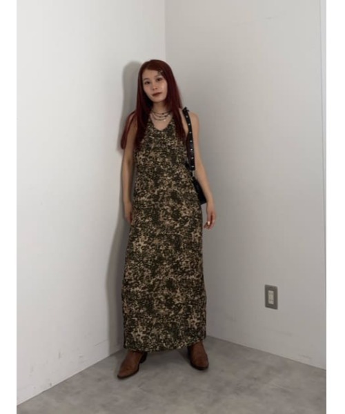 LAGUA GEM(ラグアジェム)の「HALTER NECK CUP ワンピース(ワンピース・レディース・カーキ/ベージュ・SMALL/MEDIUM)」の14枚目の写真