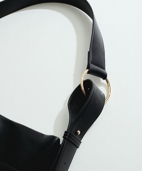 le cercle ADAM ET ROPE'(ルセルクルアダムエロペ)の「ワンポイントメタルソフトショルダーバッグ(ショルダーバッグ・レディース・ブラック/グレー系その他・FREE)」の5枚目の写真