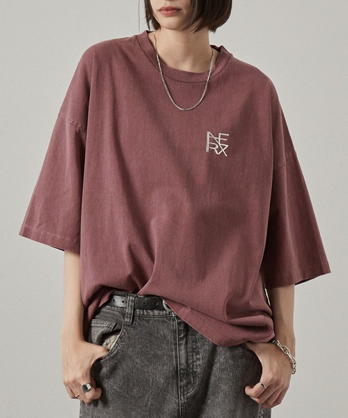 Alfred Alex(アルフレッドアレックス)の「【Alfred Alex】ヴィンテージ加工ピグメント3Dメタルロゴ半袖Tシャツ(Tシャツ/カットソー・メンズ・オフホワイト/ワイン/ブラック・M/L)」の3枚目の写真