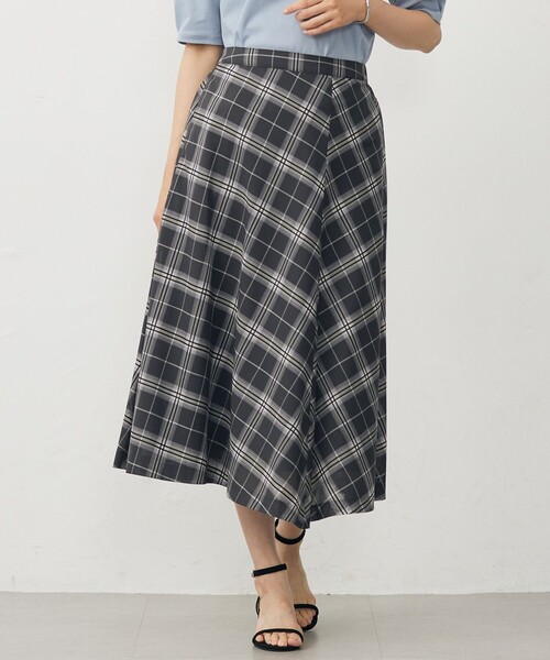J.PRESS(ジェイプレス)の「【WEB限定カラーあり・洗える】SOFT SHEER チェック フレア スカート(スカート・レディース・ブラウン系3/ネイビー系3/グレー系3・11/9/7)」の1枚目の写真