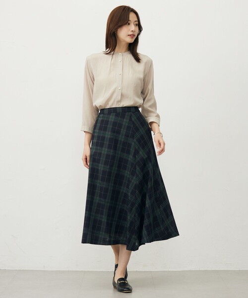 J.PRESS(ジェイプレス)の「【WEB限定カラーあり・洗える】SOFT SHEER チェック フレア スカート(スカート・レディース・ブラウン系3/ネイビー系3/グレー系3・11/9/7)」の6枚目の写真