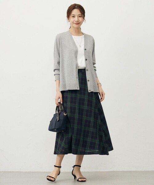 J.PRESS(ジェイプレス)の「【WEB限定カラーあり・洗える】SOFT SHEER チェック フレア スカート(スカート・レディース・ブラウン系3/ネイビー系3/グレー系3・11/9/7)」の7枚目の写真
