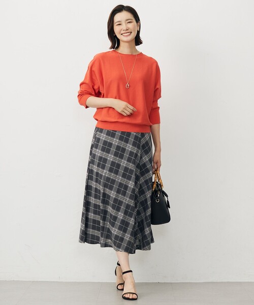 J.PRESS(ジェイプレス)の「【WEB限定カラーあり・洗える】SOFT SHEER チェック フレア スカート(スカート・レディース・ブラウン系3/ネイビー系3/グレー系3・11/9/7)」の11枚目の写真