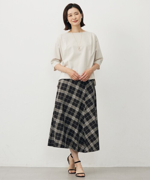 J.PRESS(ジェイプレス)の「【WEB限定カラーあり・洗える】SOFT SHEER チェック フレア スカート(スカート・レディース・ブラウン系3/ネイビー系3/グレー系3・11/9/7)」の12枚目の写真