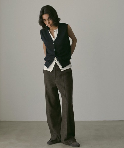 ETRE TOKYO（エトレトウキョウ）の「コットンリネンハイゲージニットベスト（ベスト・レディース・ベージュ/ネイビー・FREE）」の3枚目の写真