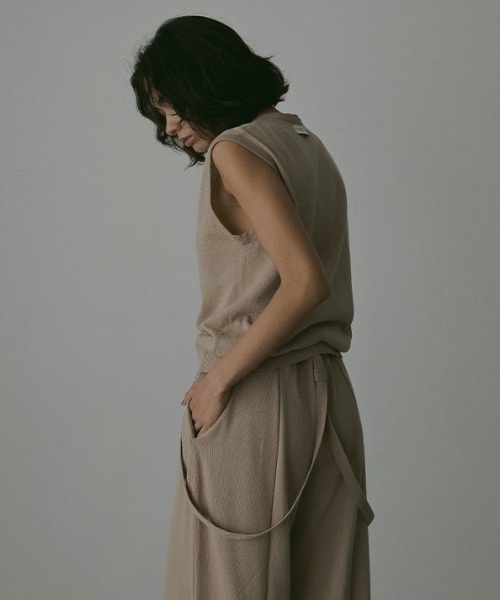 ETRE TOKYO（エトレトウキョウ）の「コットンリネンハイゲージニットベスト（ベスト・レディース・ベージュ/ネイビー・FREE）」の15枚目の写真