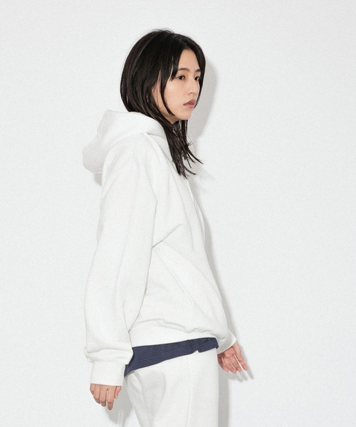 Knuu(ヌウ)の「Heavy Hooded Sweatshirt - Seam Pocket(パーカー・メンズ・ヘザーグレー/ブラック/ホワイト/ネイビー/ダークネイビー/ブラウン/マルーン・X-SMALL/SMALL/MEDIUM/LARGE/X-LARGE/XX-LARGE)」の16枚目の写真