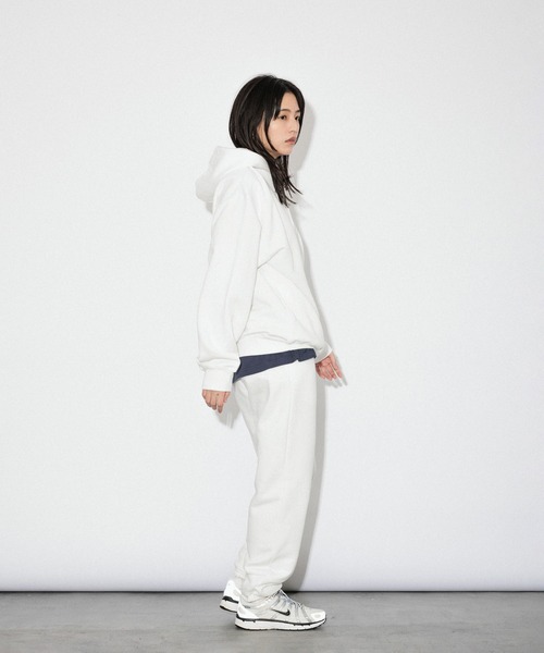 Knuu(ヌウ)の「Heavy Hooded Sweatshirt - Seam Pocket(パーカー・メンズ・ヘザーグレー/ブラック/ホワイト/ネイビー/ダークネイビー/ブラウン/マルーン・X-SMALL/SMALL/MEDIUM/LARGE/X-LARGE/XX-LARGE)」の18枚目の写真